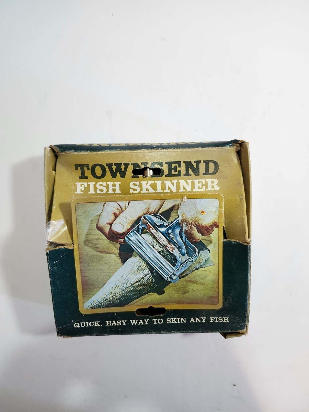 Vintage Townsend Engineering Co. Fish Skinner Scaler in Original Box